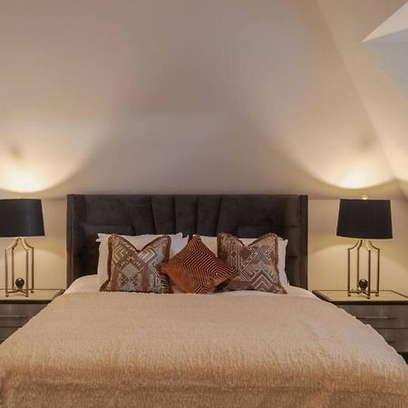 Апартаменти Luxury Penthouse - Castle Views - 2 Bed & Parking Віндзор Екстер'єр фото