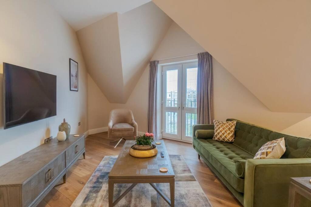 Апартаменти Luxury Penthouse - Castle Views - 2 Bed & Parking Віндзор Екстер'єр фото