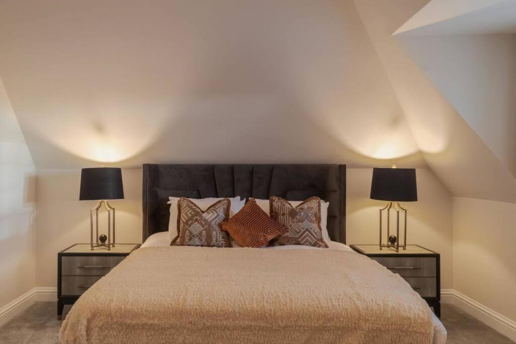 Апартаменти Luxury Penthouse - Castle Views - 2 Bed & Parking Віндзор Екстер'єр фото