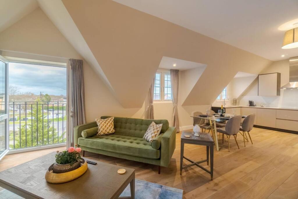 Апартаменти Luxury Penthouse - Castle Views - 2 Bed & Parking Віндзор Екстер'єр фото